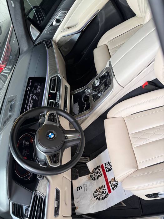 BMW X7 50i 4.4 V8