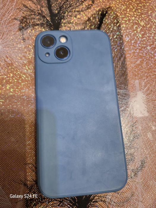 Продавам Айфон 13