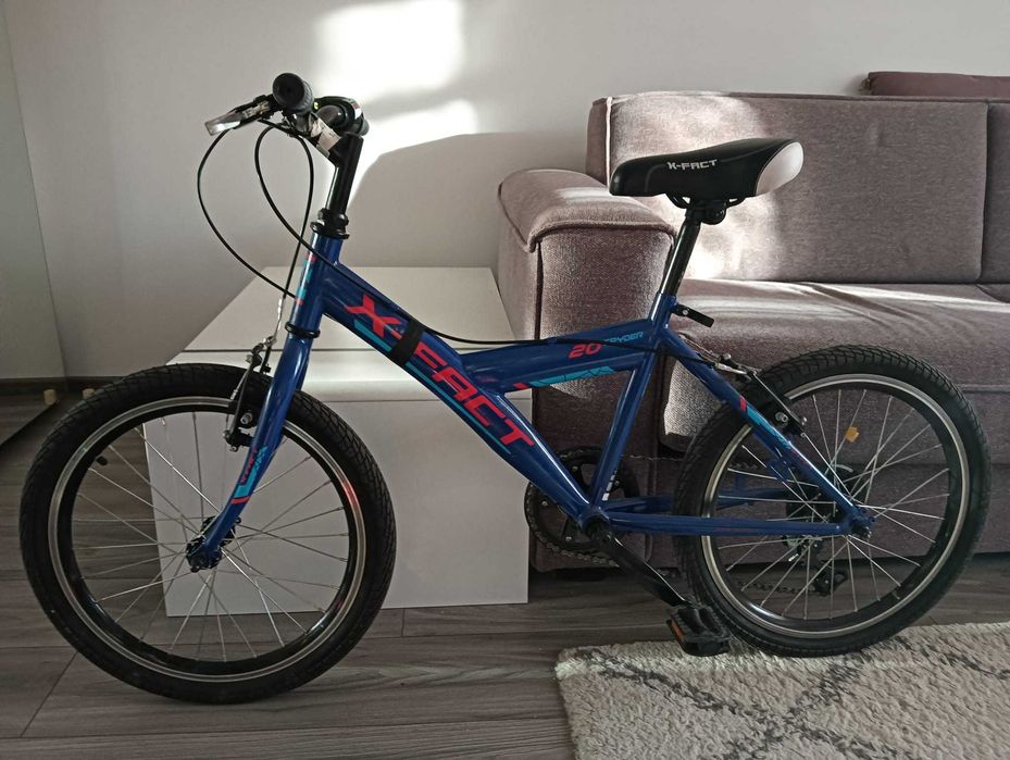 vand bicicleta pentru copii cu roti de 20 cumparata de noua si nefolosita