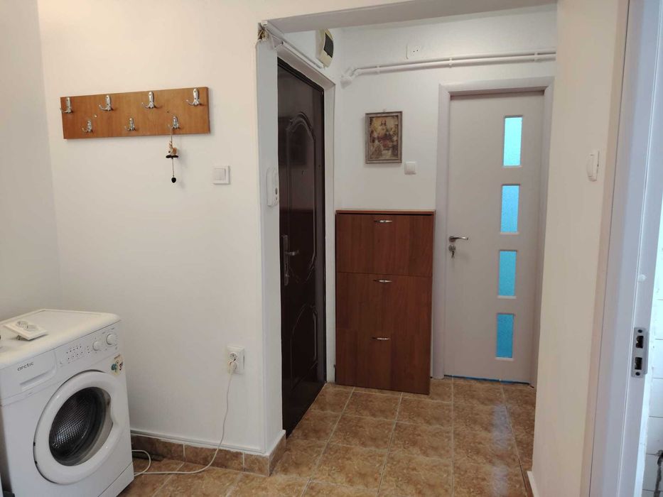 Proprietar , inchiriez pe termen lung apartament 2 camere
