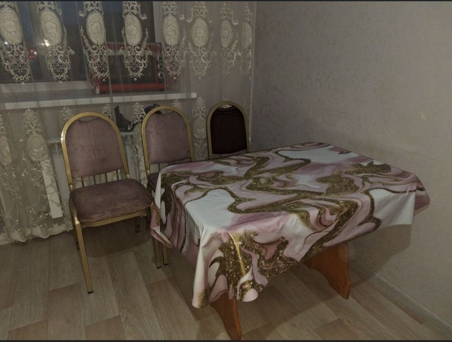 Продам стол и стулья