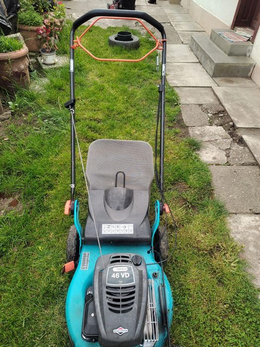 Mașina de tuns gazonul Gardena pe benzină