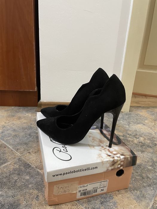 Обувки,тънък ток ,черни