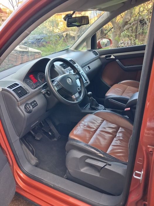 Продавам Volkswagen Touran Cross 2.0 TDI 170 к.с.