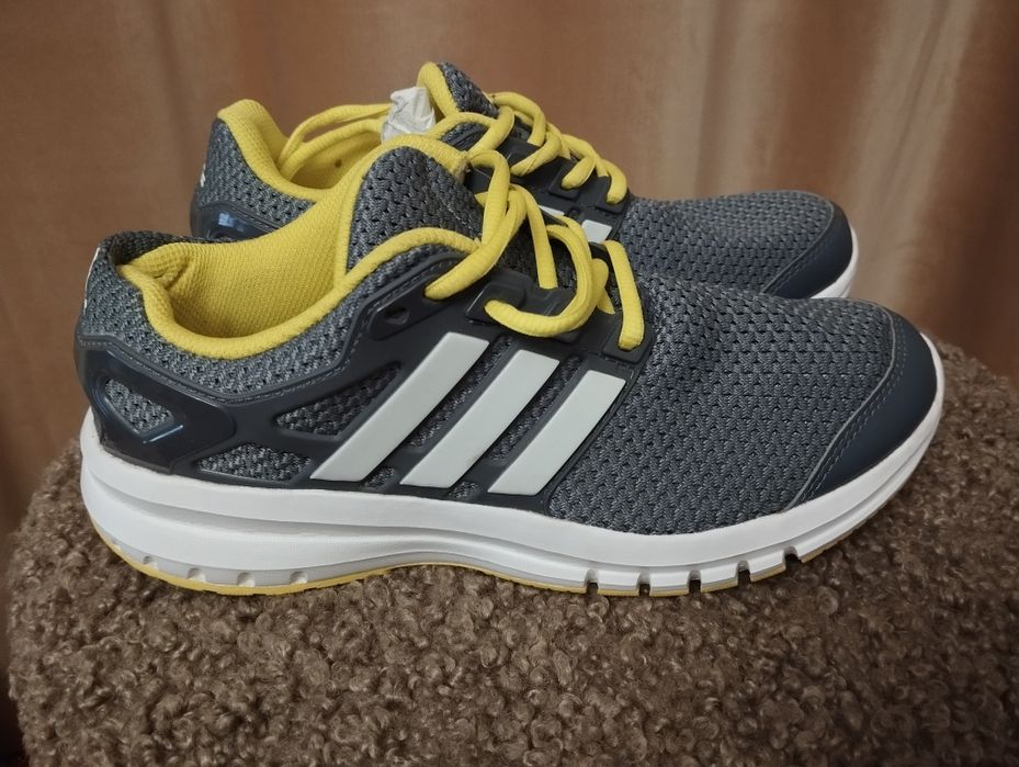 Pantofi adidas alergare mărime 36