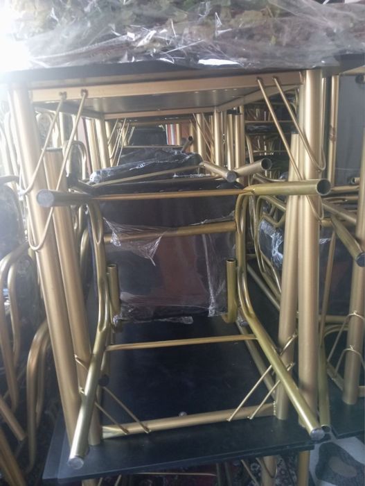 Комплект 1 стол 4 стула 600.000