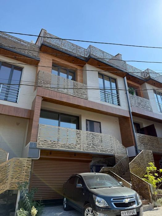 Дом казы махалля,  Новомосковская, Дархан