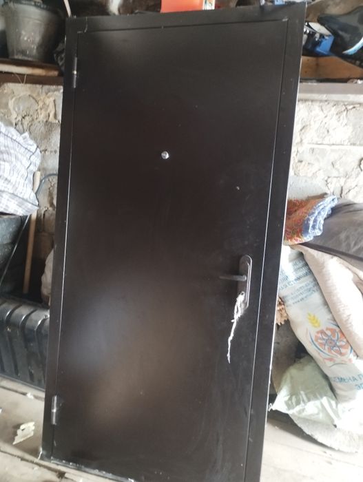 Продам входную дверь