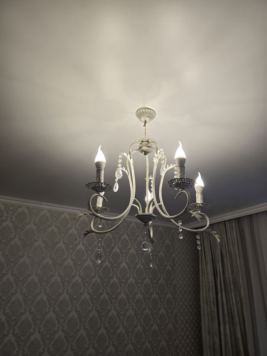 Продам люстрю 5000