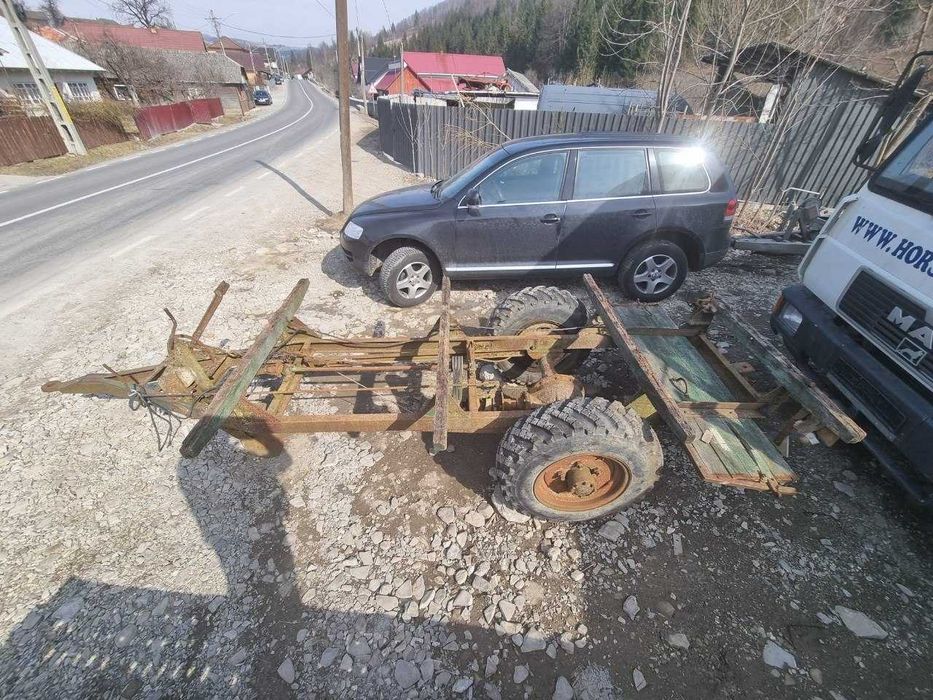 Remorcă tractor cu tracțiune proprie