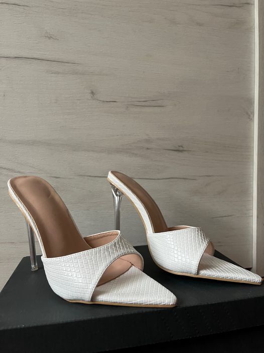 Sandale albe elegante