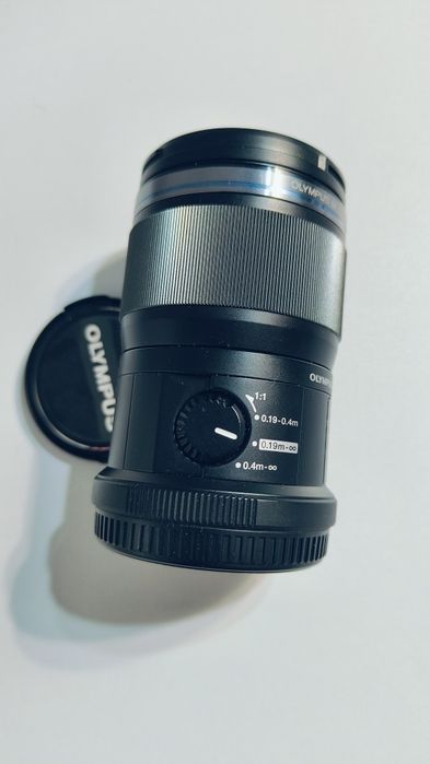 Obiectiv foto Zuiko 60 mm pentru aparate micro four thirds.