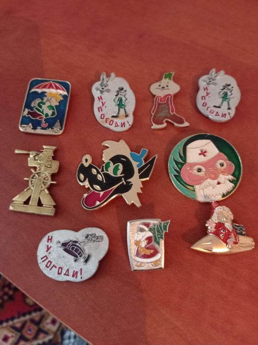 Продам значки и монеты