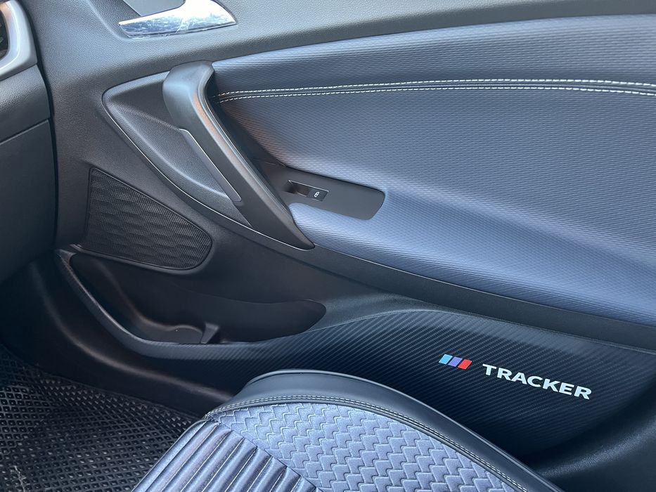 Tracker 2 avtomobiliga carbon