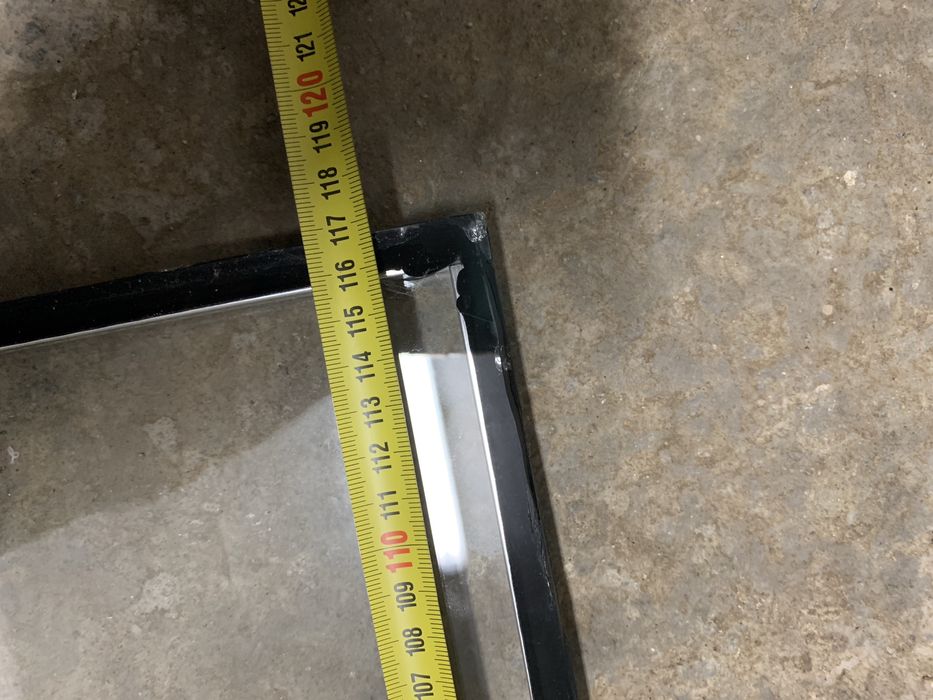 Стекло от пластиковых оконн