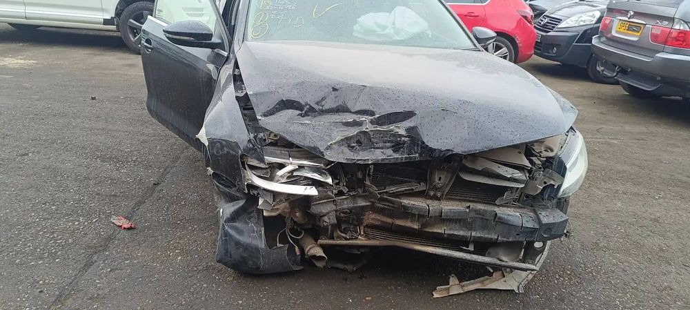 Dezmembrari / Dezmembrez VW Jetta 4 162 1.6 TDI CAYC cutie viteze manuala 5 trepte cod culoare LC9X