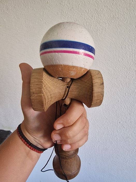 Kendama modificată semnătura xremus cu  ken din stejar roșu de pe chrom și cupa chrome