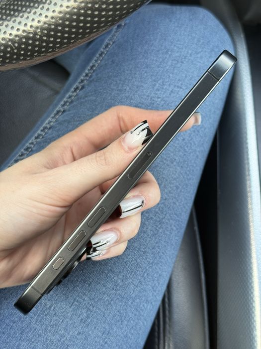 iPhone 15 Pro Max 93% baterie