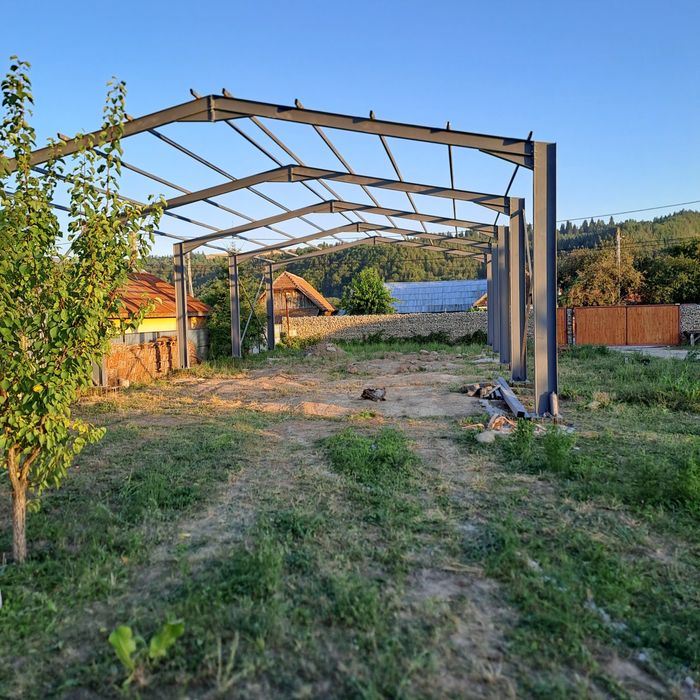 Hale metalice cu panou sandwich