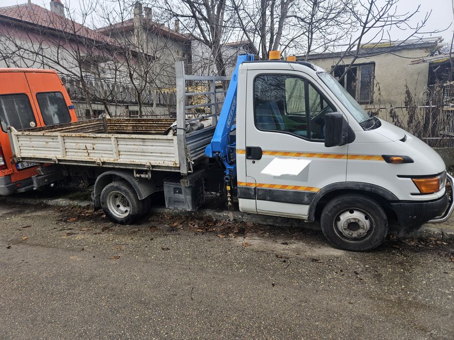 Услуги с мини багер, мини челен товарач и тристранен самосвал с кран