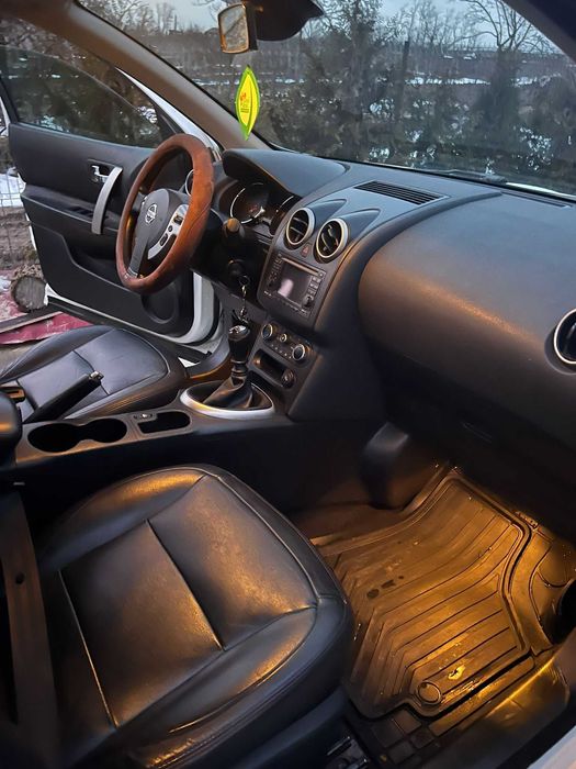 Un autovehicul nissan qashqai j10 1.5 dci