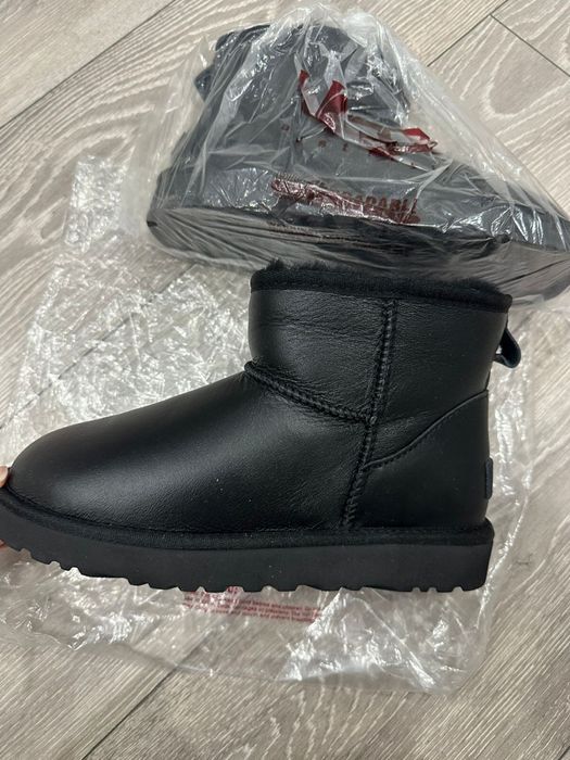 Продам Угги Черные новые