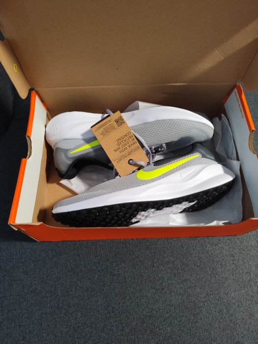 Маратонки  Nike Revolution 7