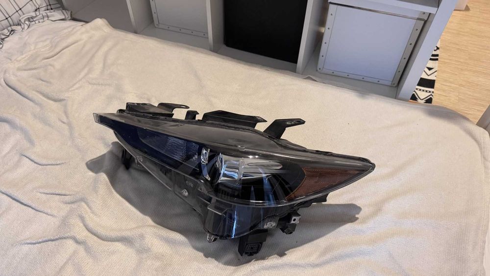 Продава се фар за Mazda CX-5
2017-2021