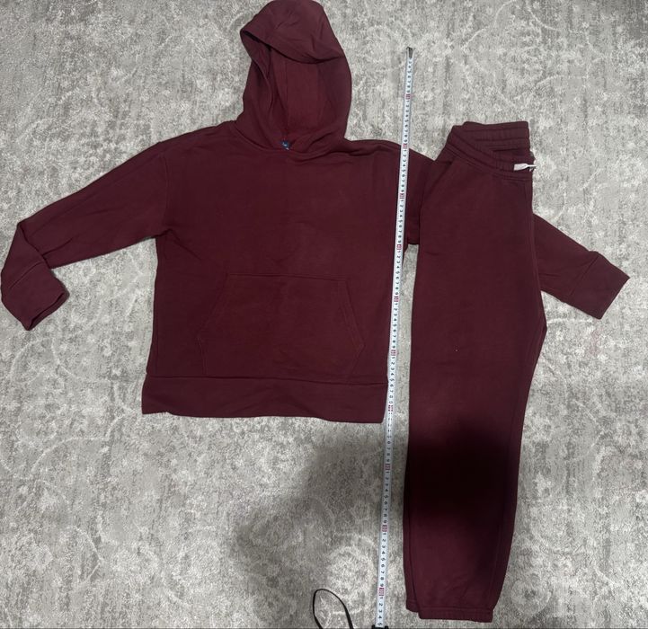 Спортивные костьмы gap,old navy на 9-10 лет
