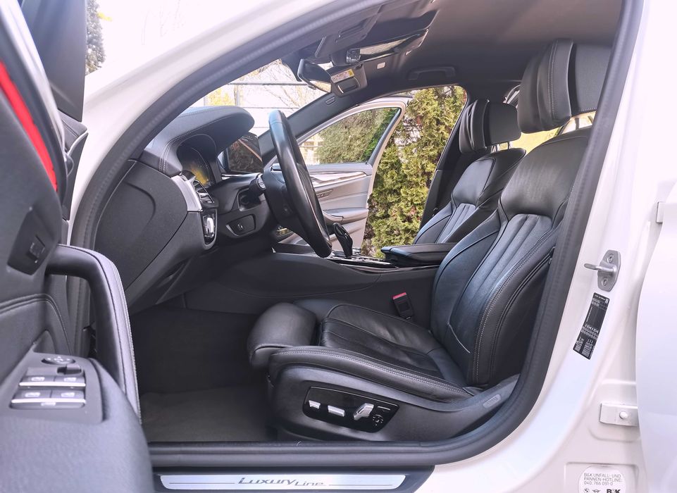 BMW 520d /Distronic/Head-Up/Ventilatie/Facelift/Luxury Line/Faruri LED