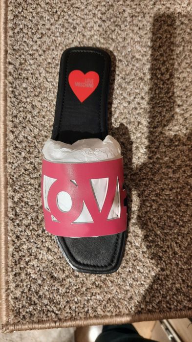 Оригинални чехли на Love moschino