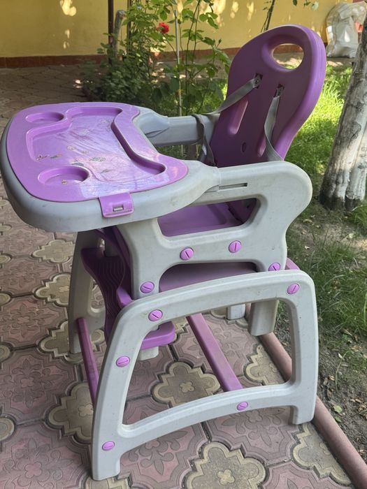 Scaun de masă transformabil 2 în 1 – Compartimentul perfect pentru diversificare și joacă!