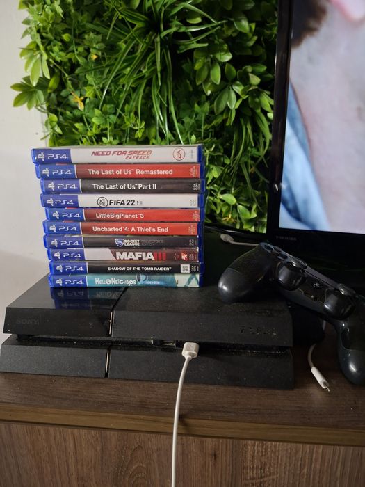 Playstation  4 +10 игри  +2 джойстика