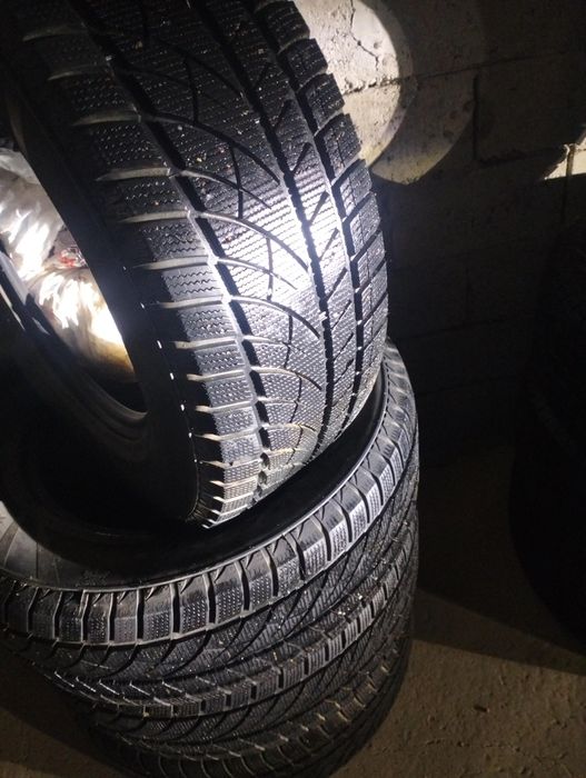 Продам шины 265/65/17 зимние на Прадо