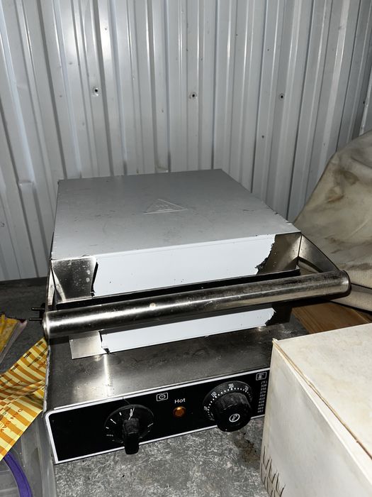 Вафельница новая