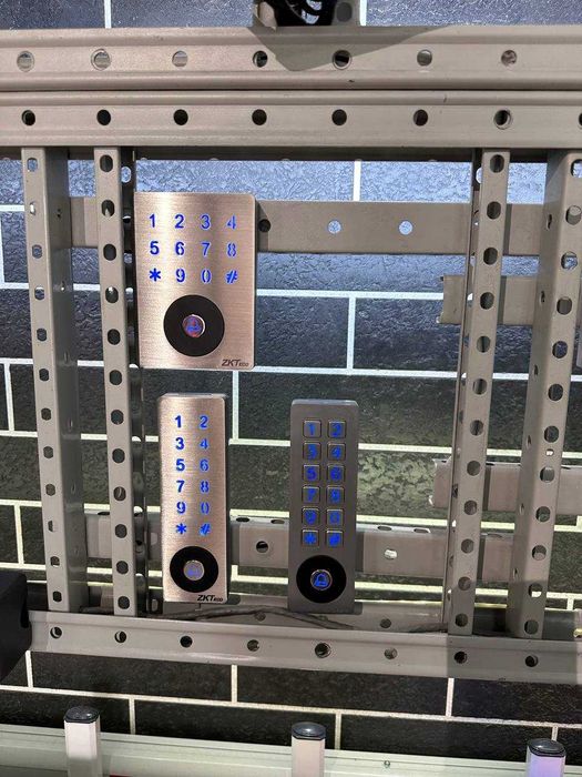 Kod/karta/suv o'tkazmaydigan kirishni boshqarish terminali