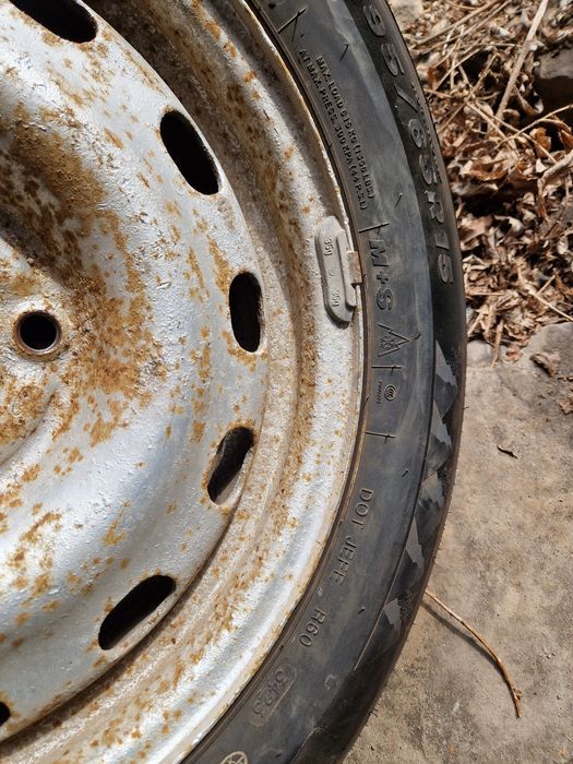 Зимни Tracmag гуми с джанти 195/65/15 – използвани един сезон

Дисплей