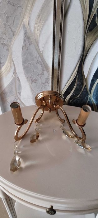 Люстры и бра настенные