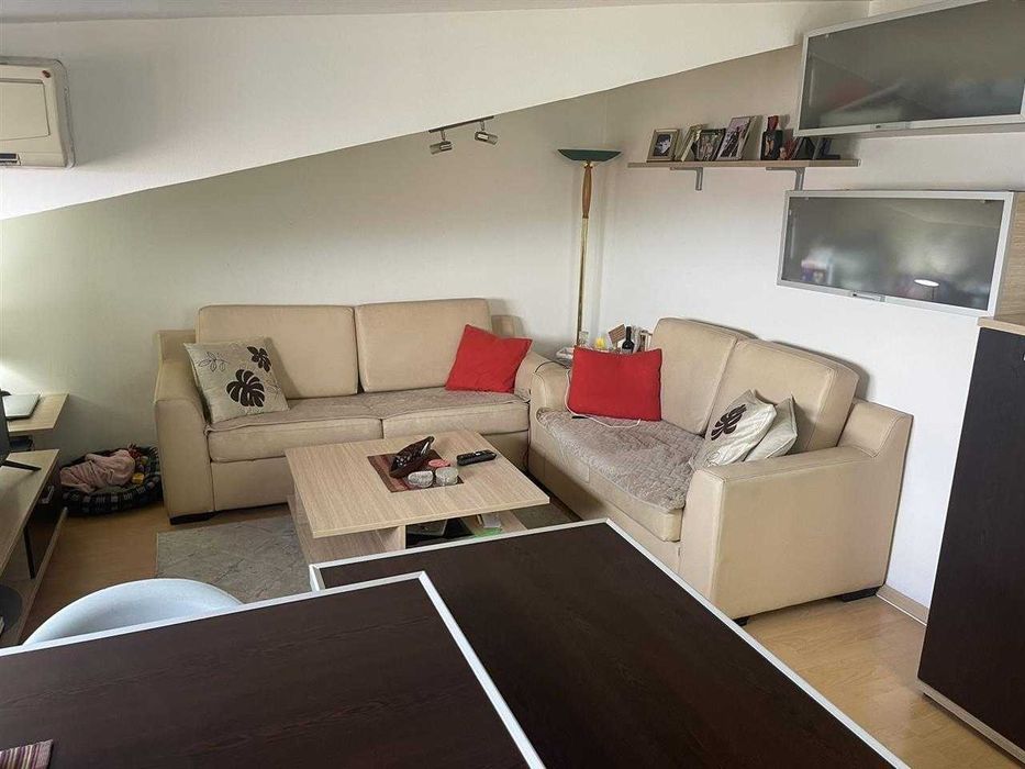 Двустаен имот в кв.Дървеница