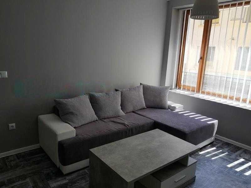 Дава се под наем Двустаен апартамент в Бургас, Център - 60 кв.м за 408 € - Снимка #2