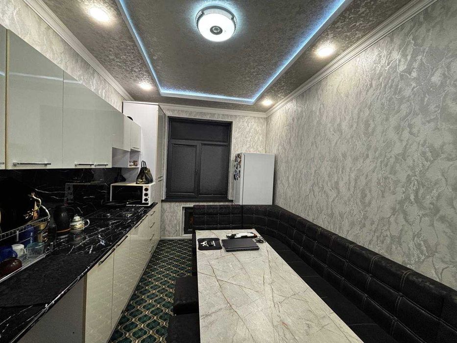 Metro yonidan 2 xonalik xonadon sotiladi 63 m2