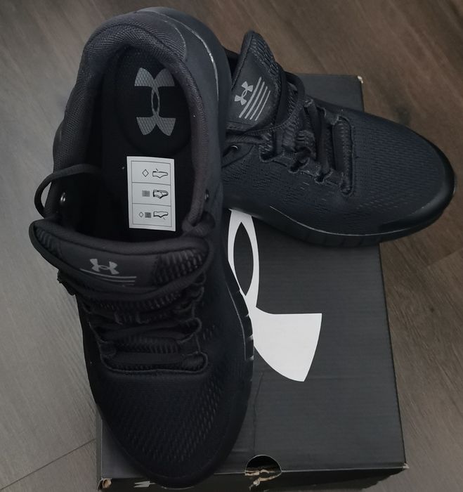 Adidasi Under Urmour noi