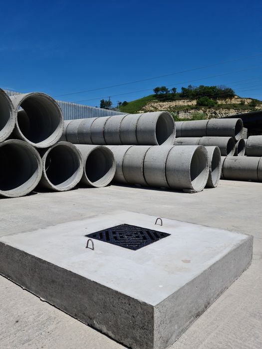 Capace din beton armat cu usa