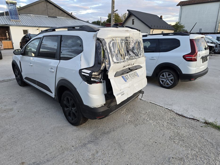 Dacia Jogger 1.6 Hibrid 7 locuri 2024  extreme Automata  28 mii km Avariat
