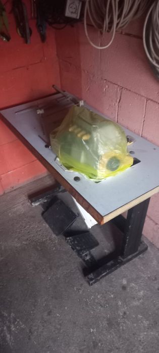 Masina de surfilat  FEIYUE   stare bună