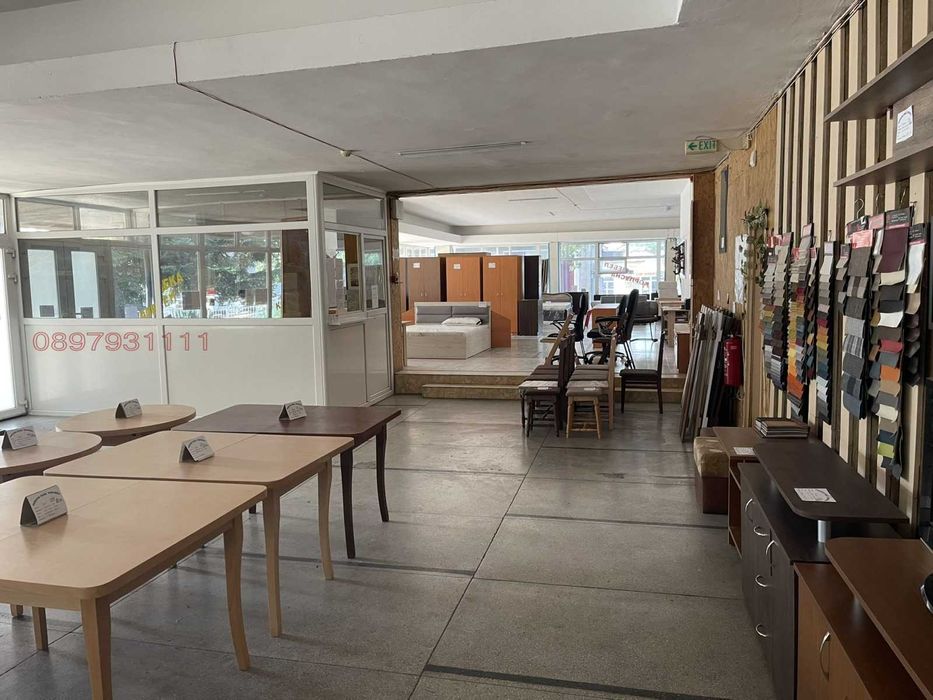 Продава магазин топ локация център Ямбол