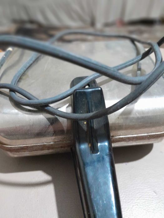 Продам электровафельницу