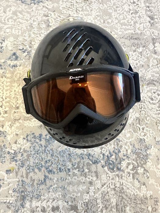 Горнолыжный шлем