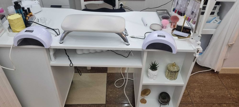 Masa manichiura, folosita 1 an