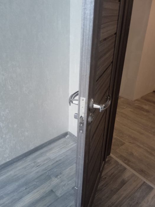 Продам 4 двери межкомнатные
